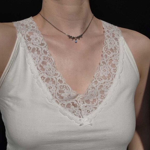 Vintage dainty small pearl and silver necklace with a small silver chain - Picture 3 of 8